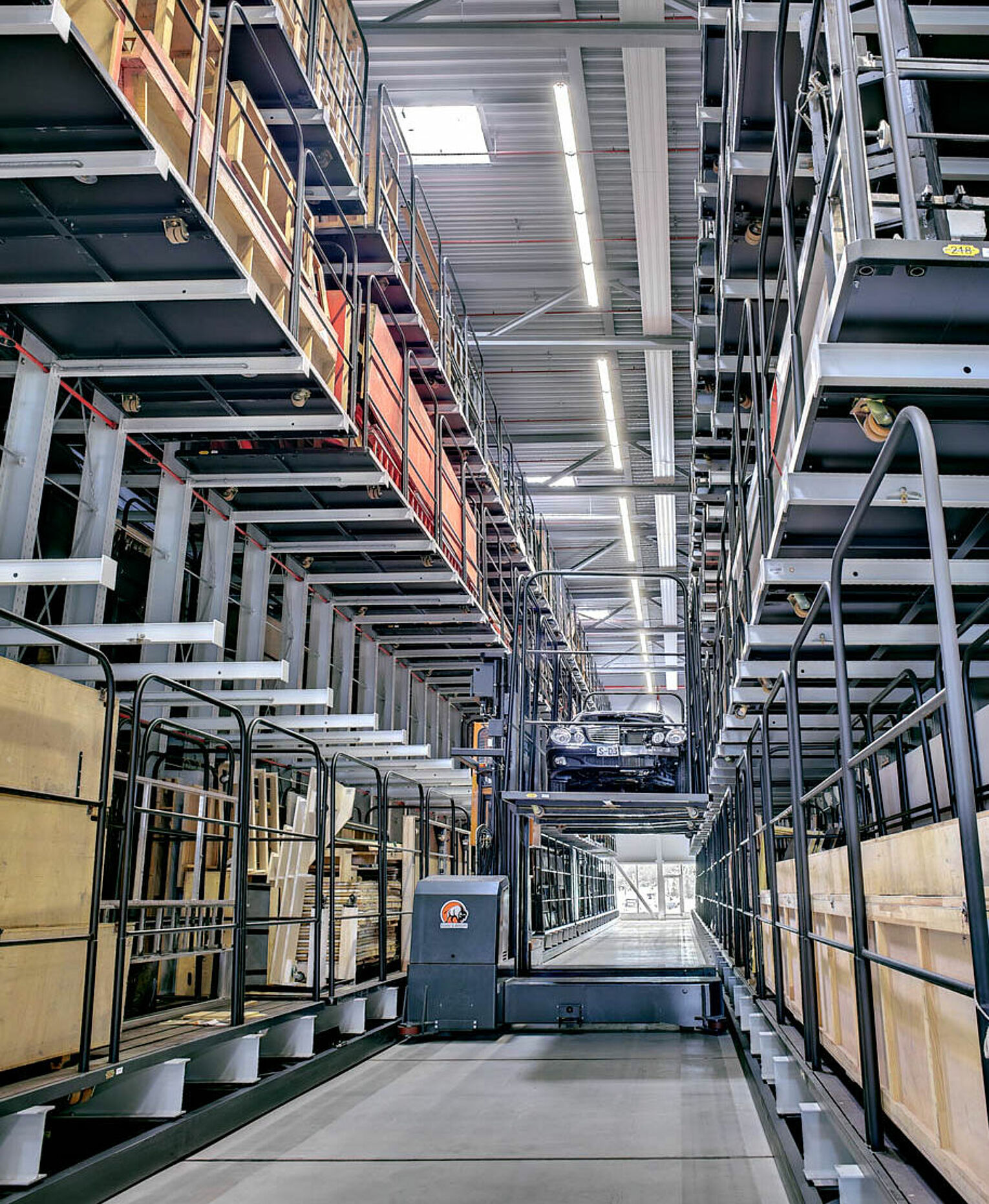 [Translate "Ireland"] Mobile cantilever racking