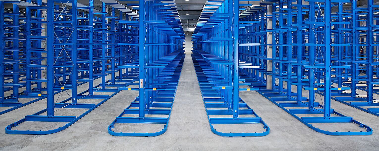 [Translate "Ireland"] Cantilever racking for narrow aisle