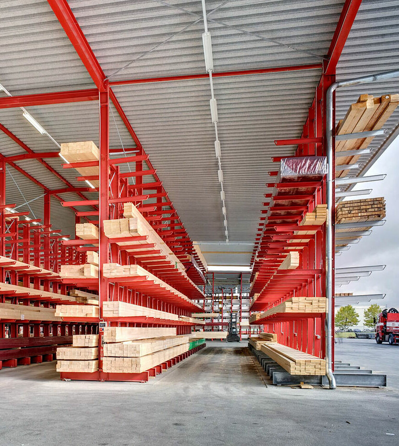 [Translate "Ireland"] Rack-clad warehouse Cantilever racking