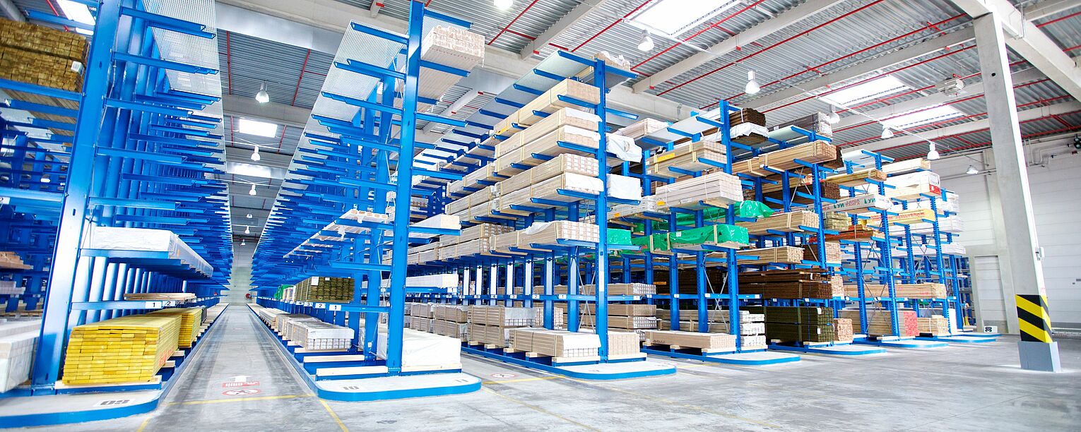 [Translate "Ireland"] Cantilever racking for narrow aisle