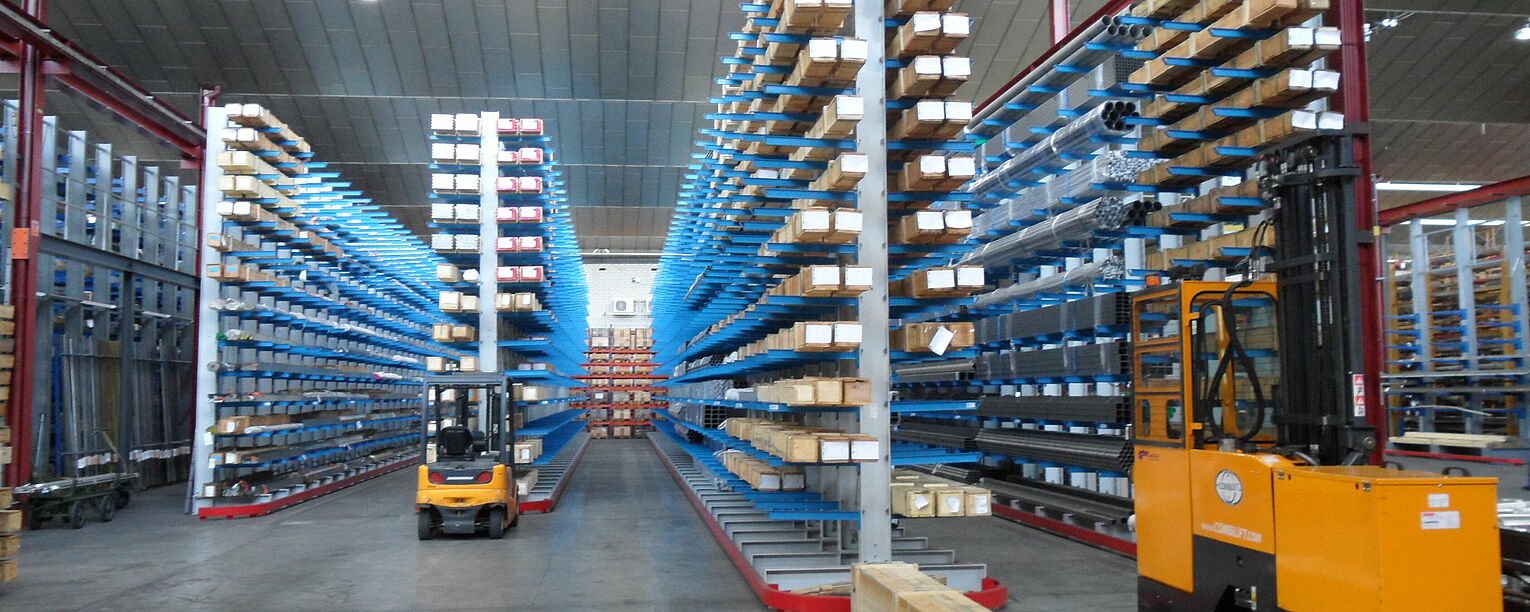 [Translate "Ireland"] Cantilever racking for narrow aisle