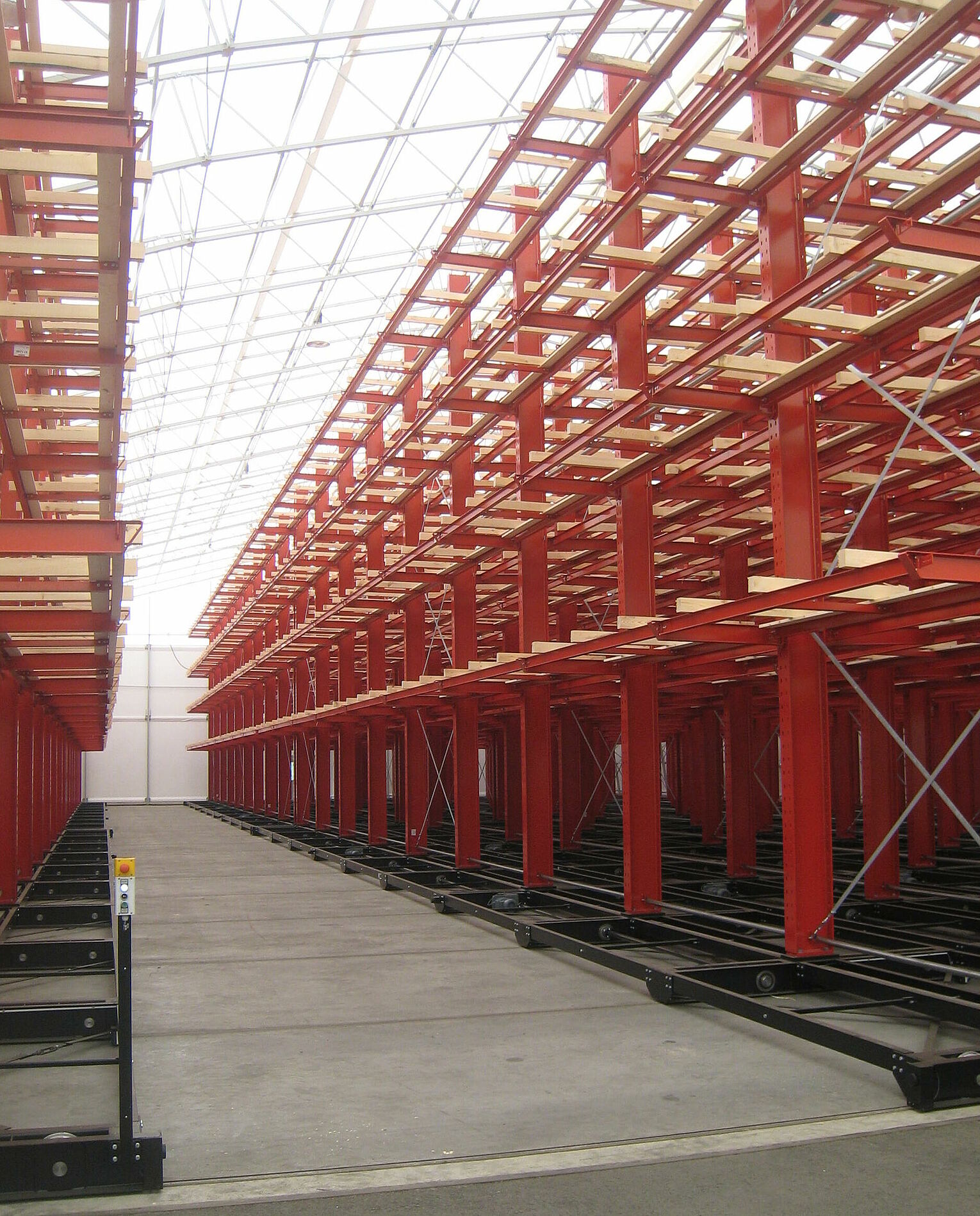 [Translate "Ireland"] Mobile cantilever racking