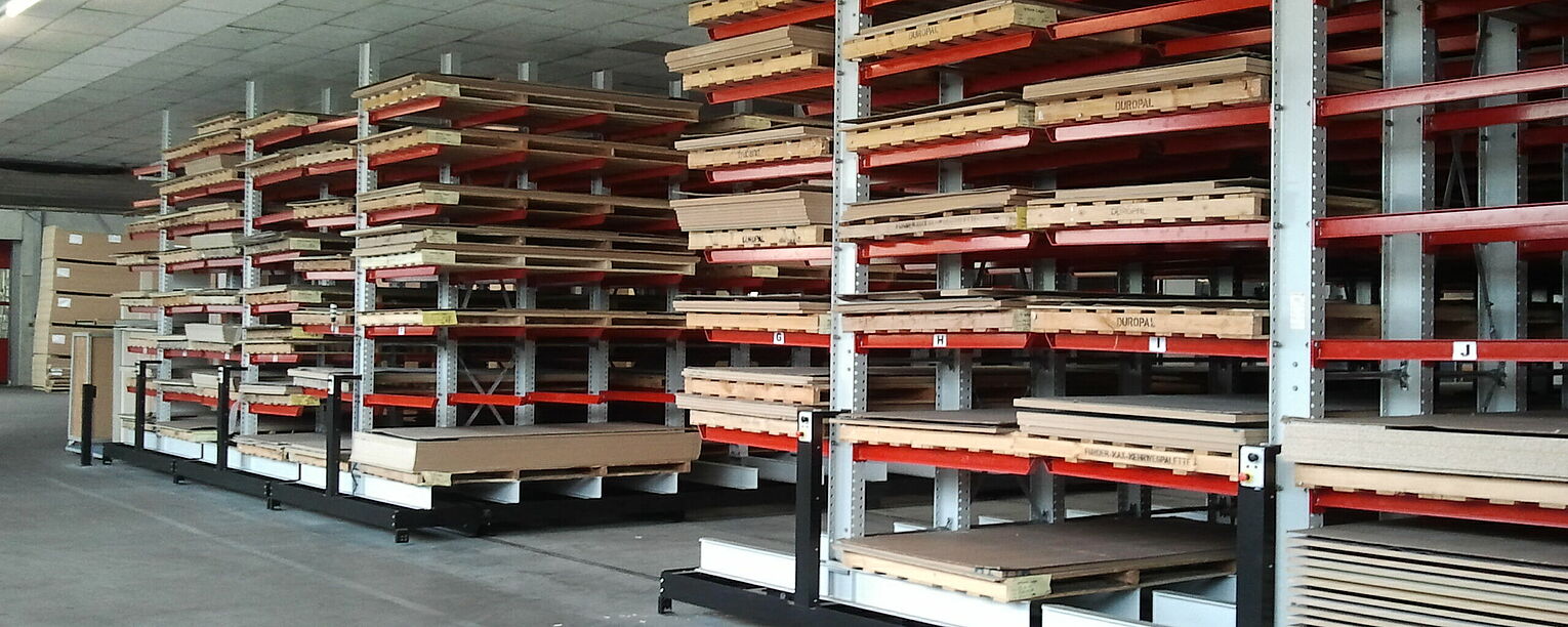 [Translate "Ireland"] Mobile cantilever racking