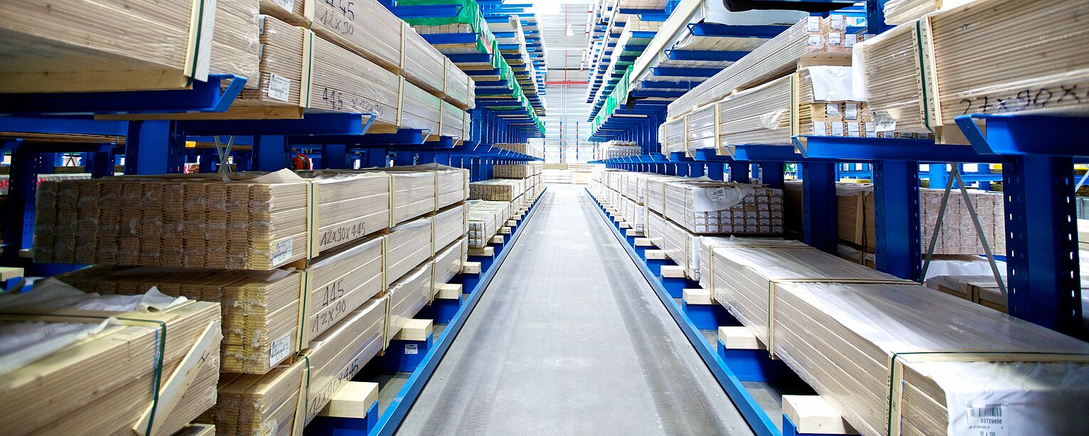 [Translate "Ireland"] Cantilever racking for narrow aisle