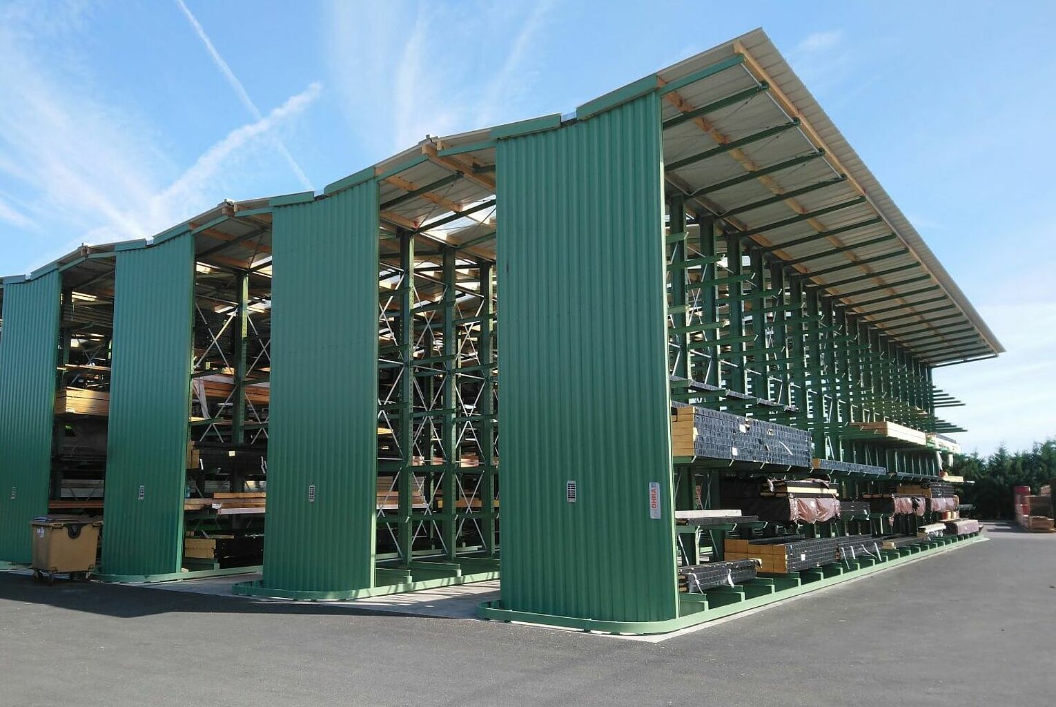 [Translate "Ireland"] Rack-clad warehouse Cantilever racking