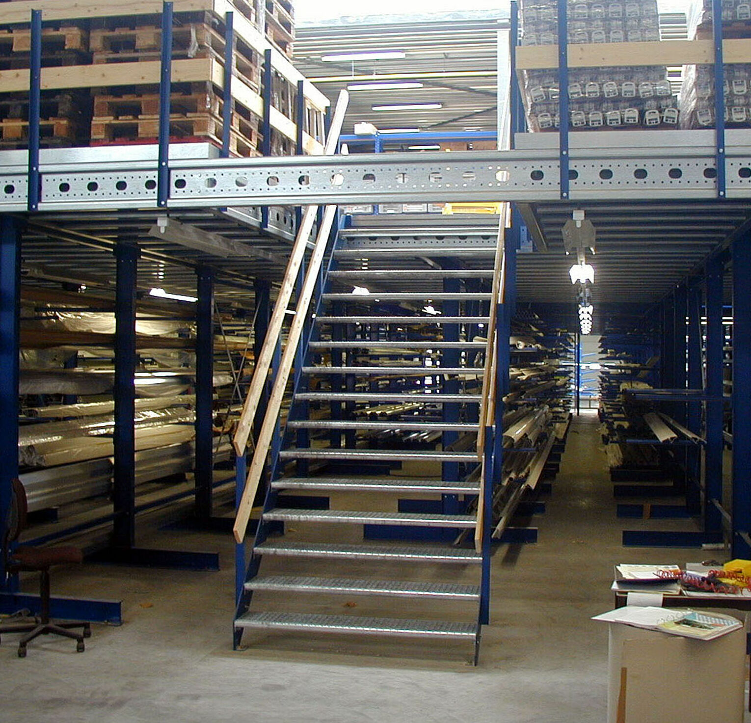 [Translate "Ireland"] Cantilever racking Multi-tier storage