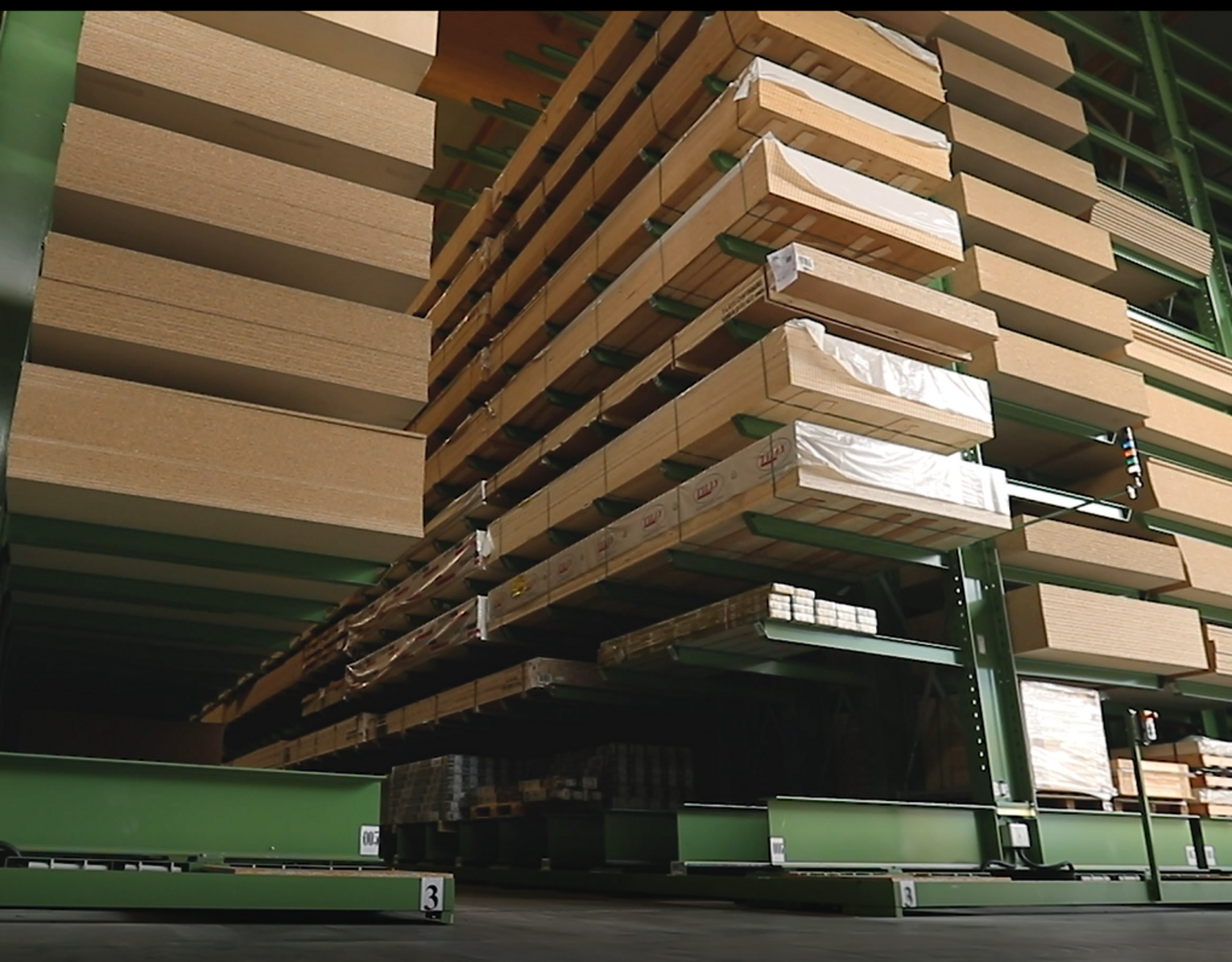 [Translate "Ireland"] Mobile cantilever racking