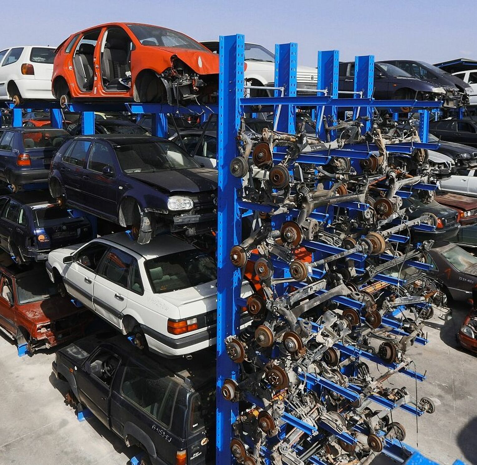 [Translate "Ireland"] Cantilever racking Car dismantler