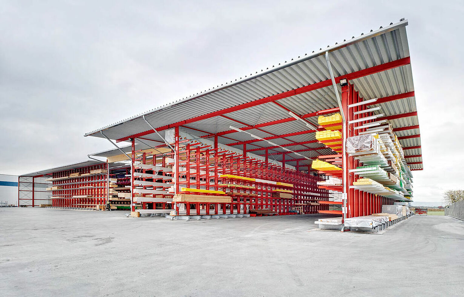 [Translate "Ireland"] Rack-clad warehouse cantilever racking