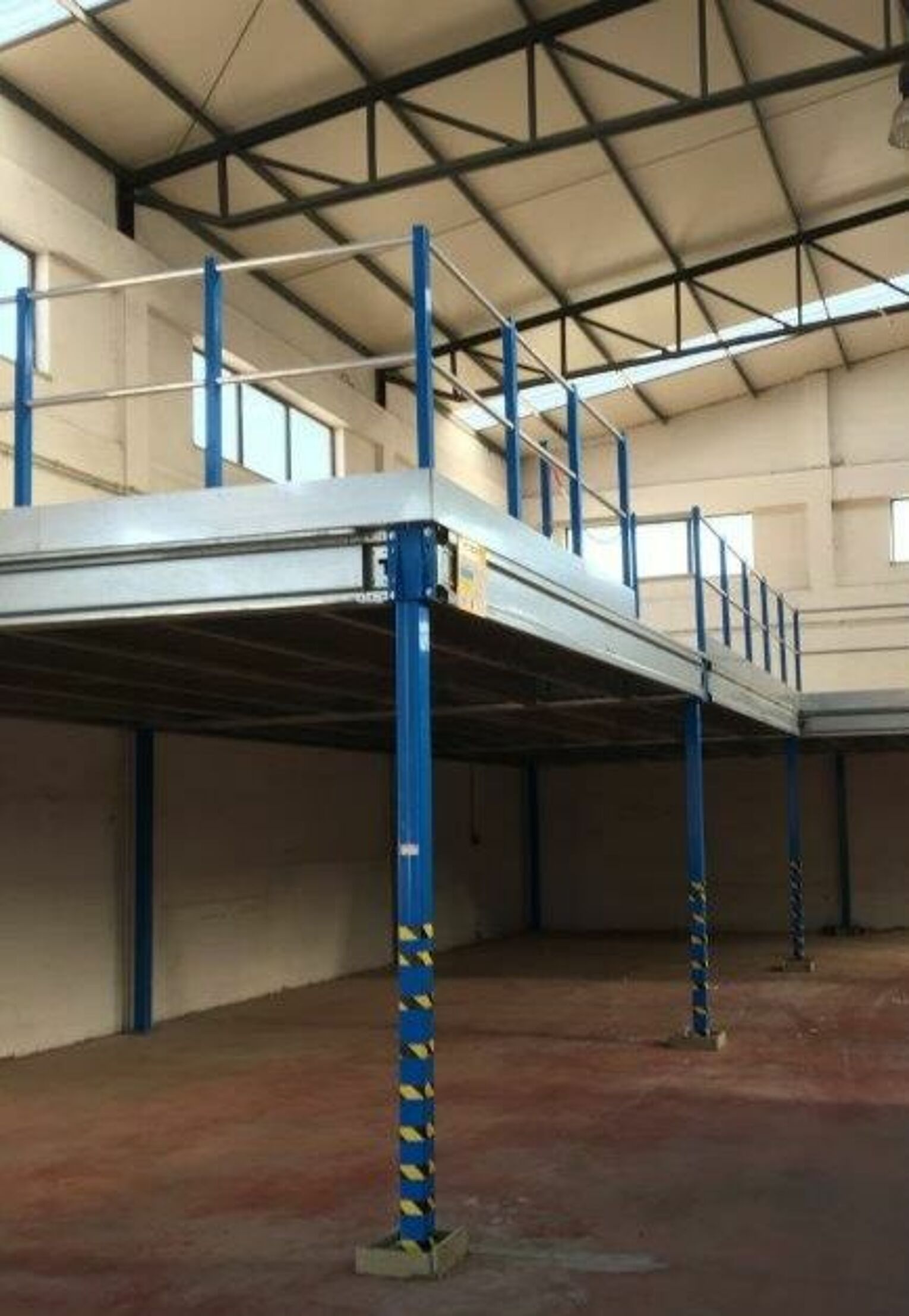 [Translate "Ireland"] Cantilever racking Multi-tier storage