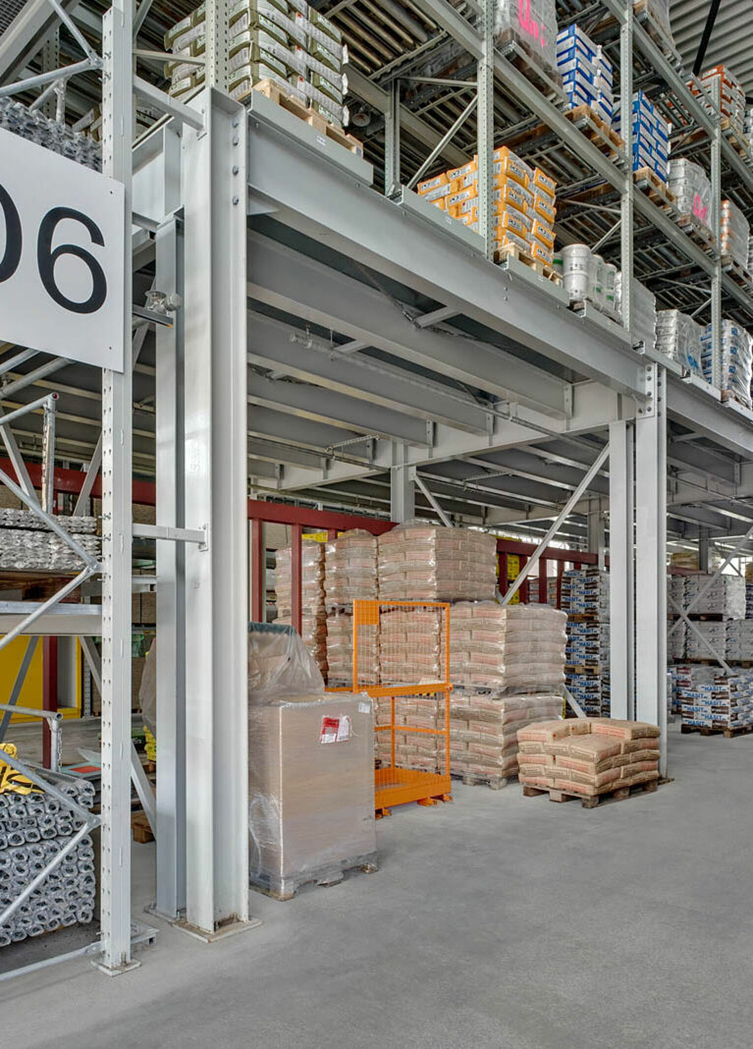 [Translate "Ireland"] Cantilever racking Multi-tier storage