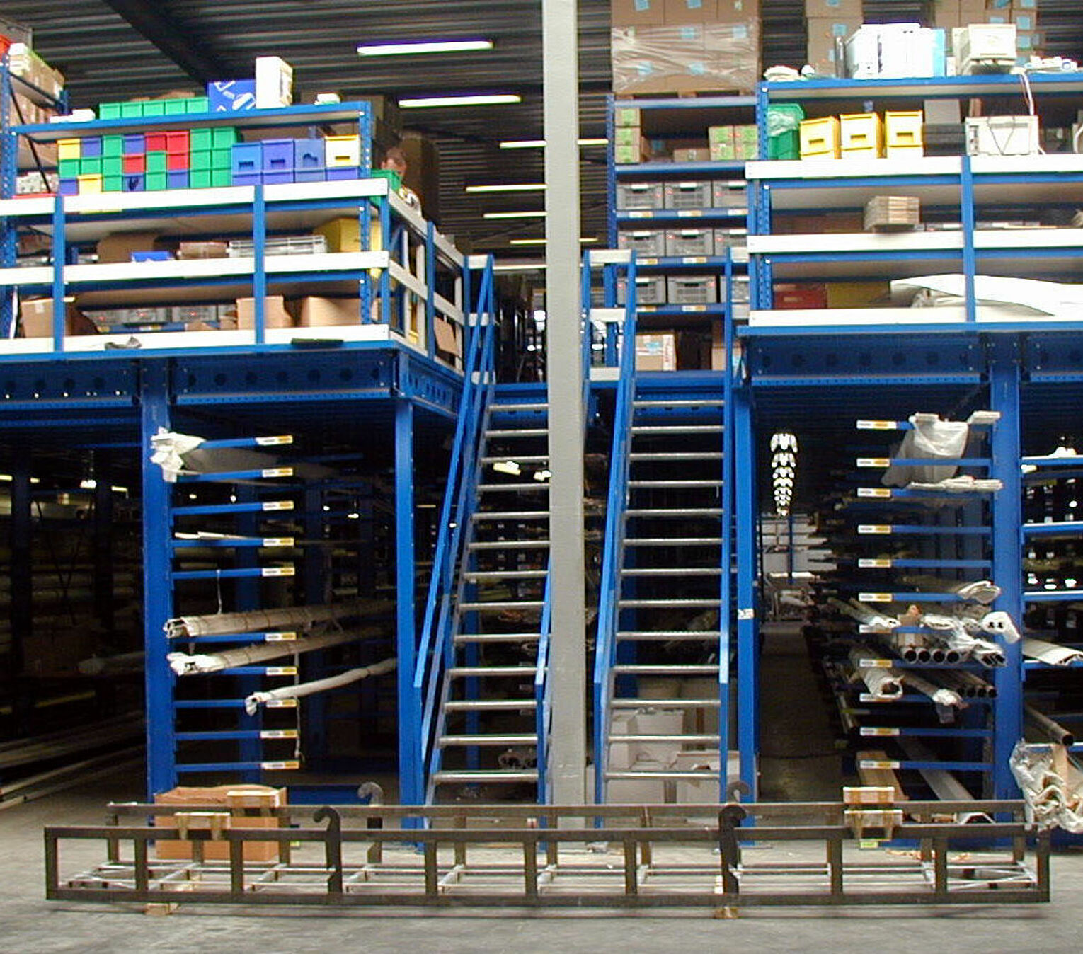 [Translate "Ireland"] Cantilever racking Multi-tier storage